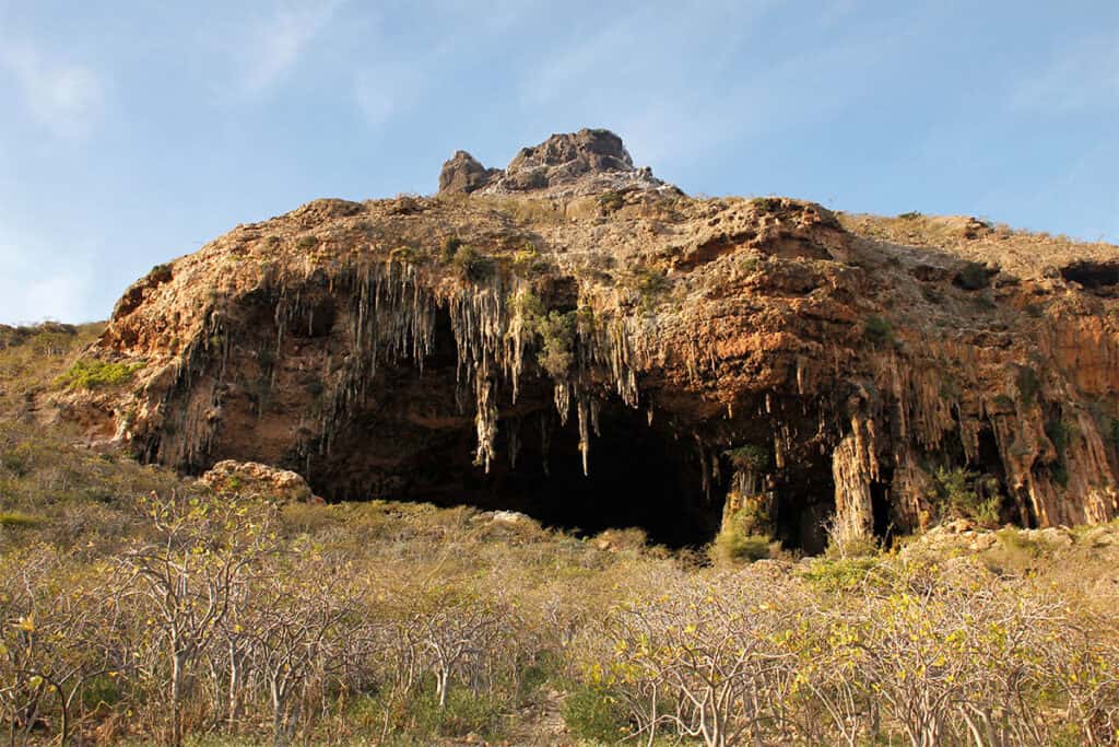 socotra-tour-digub-cave-01